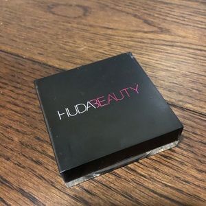 HUDA beauty tantour